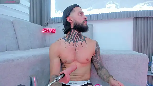 Snapshot of Apolo_Bianco_ chatting on 10-28-25, 01:09 Apolo Bianco online show from 10-28-25, 01:09