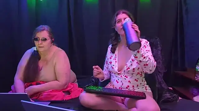 Snapshot of Sexy_Mama-69 chatting on 03-14-25, 09:00 Sexy Mama-69 online show from 03-14-25, 09:00