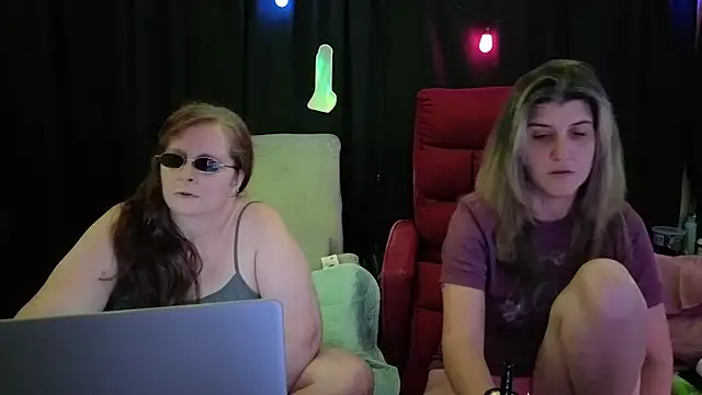 Snapshot of Sexy_Mama-69 chatting on 10-09-25, 04:27 Sexy Mama-69 online show from 10-09-25, 04:27