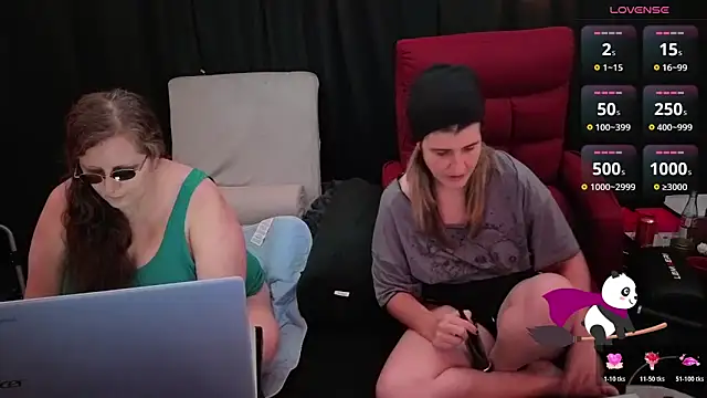 Snapshot of Sexy_Mama-69 chatting on 10-28-25, 05:48 Sexy Mama-69 online show from 10-28-25, 05:48