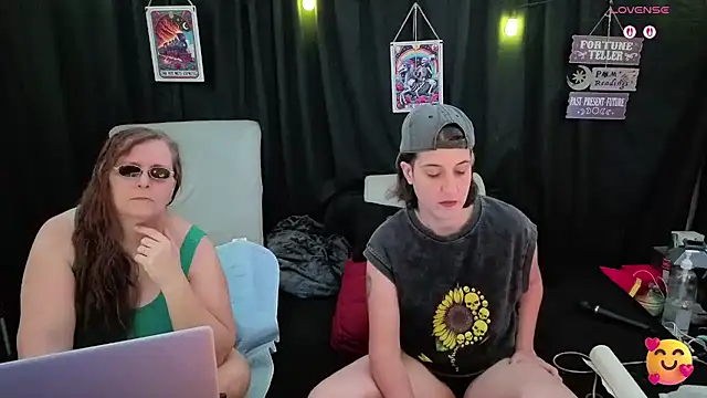 Snapshot of Sexy_Mama-69 chatting on 11-13-25, 04:39 Sexy Mama-69 online show from 11-13-25, 04:39