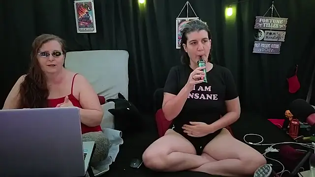 Snapshot of Sexy_Mama-69 chatting on 11-25-25, 05:35 Sexy Mama-69 online show from 11-25-25, 05:35