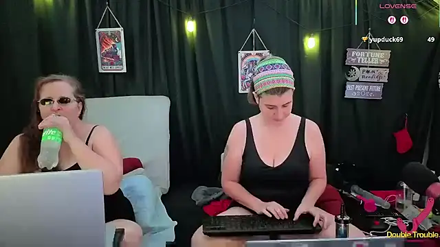 Snapshot of Sexy_Mama-69 chatting on 11-28-25, 05:26 Sexy Mama-69 online show from 11-28-25, 05:26