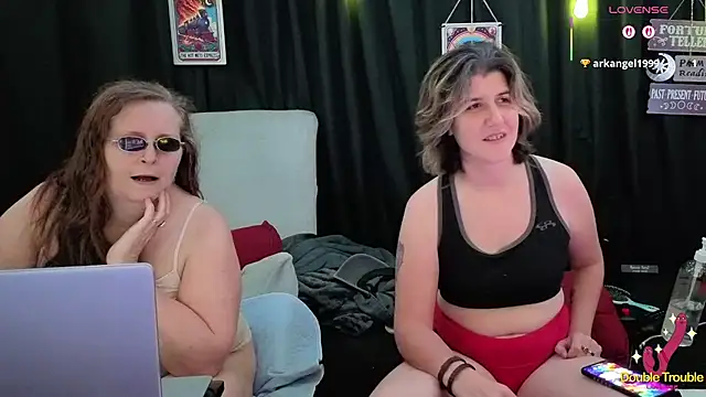 Snapshot of Sexy_Mama-69 chatting on 11-30-25, 04:22 Sexy Mama-69 online show from 11-30-25, 04:22