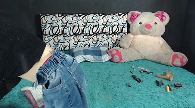 Snapshot of emma_onassis_17 chatting on 02-04-25, 05:10 emma onassis 17 online show from 02-04-25, 05:10