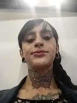 Snapshot of emma_onassis_17 chatting on 03-07-25, 08:44 emma onassis 17 online show from 03-07-25, 08:44