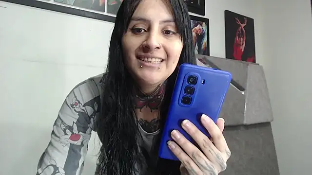 Snapshot of emma_onassis_17 chatting on 12-05-25, 01:47 emma onassis 17 online show from 12-05-25, 01:47