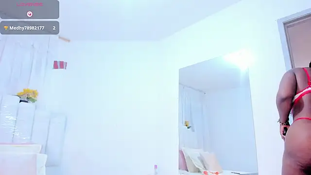 Snapshot of RoxannaBlanche chatting on 12-21-25, 01:29 RoxannaBlanche online show from 12-21-25, 01:29