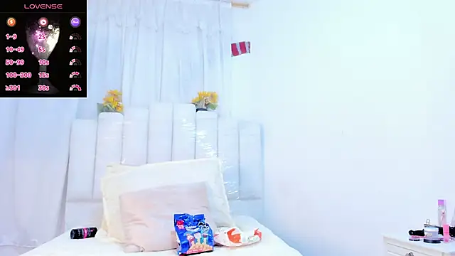 Snapshot of RoxannaBlanche chatting on 12-23-25, 01:14 RoxannaBlanche online show from 12-23-25, 01:14