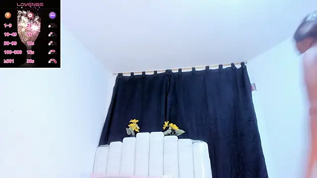 Snapshot of RoxannaBlanche chatting on 02-07-26, 12:20 RoxannaBlanche online show from 02-07-26, 12:20