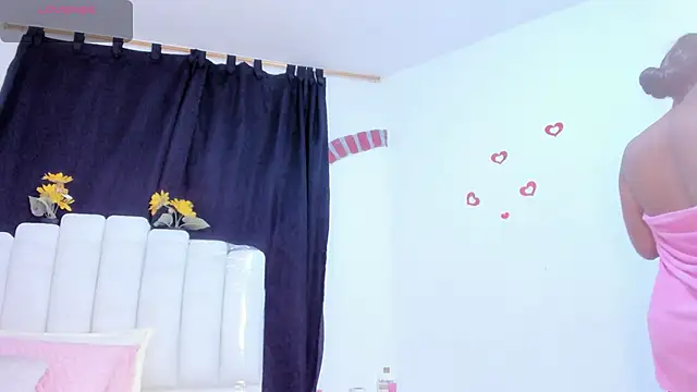 Snapshot of RoxannaBlanche chatting on 02-17-26, 11:40 RoxannaBlanche online show from 02-17-26, 11:40