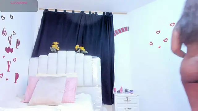 Snapshot of RoxannaBlanche chatting on 03-02-26, 01:07 RoxannaBlanche online show from 03-02-26, 01:07