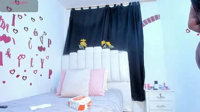 Snapshot of RoxannaBlanche chatting on 03-03-26, 12:55 RoxannaBlanche online show from 03-03-26, 12:55