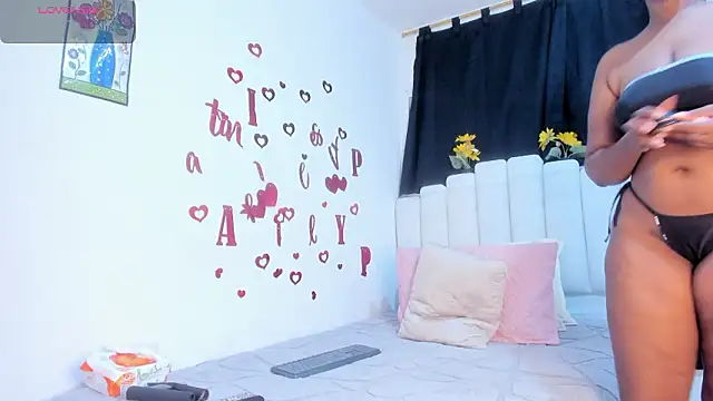 Snapshot of RoxannaBlanche chatting on 03-06-26, 12:12 RoxannaBlanche online show from 03-06-26, 12:12