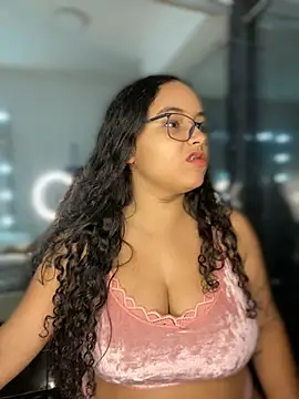 Snapshot of CurlyGirl_1 chatting on 12-05-24, 12:00 CurlyGirl 1 online show from 12-05-24, 12:00