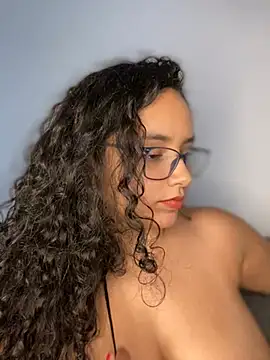 Snapshot of CurlyGirl_1 chatting on 12-25-24, 05:47 CurlyGirl 1 online show from 12-25-24, 05:47