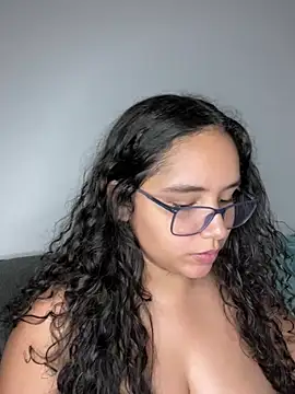 Snapshot of CurlyGirl_1 chatting on 01-24-25, 05:42 CurlyGirl 1 online show from 01-24-25, 05:42