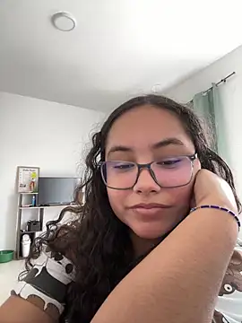 Snapshot of CurlyGirl_1 chatting on 01-31-25, 04:38 CurlyGirl 1 online show from 01-31-25, 04:38