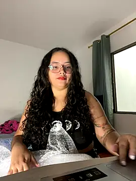 Snapshot of CurlyGirl_1 chatting on 09-15-25, 07:14 CurlyGirl 1 online show from 09-15-25, 07:14