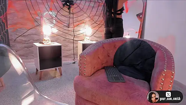 Snapshot of samara_smithh chatting on 10-31-25, 11:44 samara smithh online show from 10-31-25, 11:44