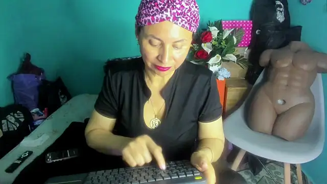 Snapshot of SheraHadee chatting on 05-29-26, 11:08 SheraHadee online show from 05-29-26, 11:08