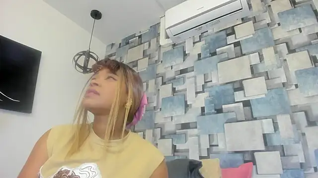 Snapshot of angel_dthroatt chatting on 03-10-26, 12:10 angel dthroatt online show from 03-10-26, 12:10