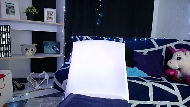 Snapshot of BellaLiz_ chatting on 01-25-25, 01:54 BellaLiz online show from 01-25-25, 01:54