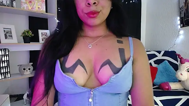 Snapshot of BellaLiz_ chatting on 01-31-25, 01:33 BellaLiz online show from 01-31-25, 01:33