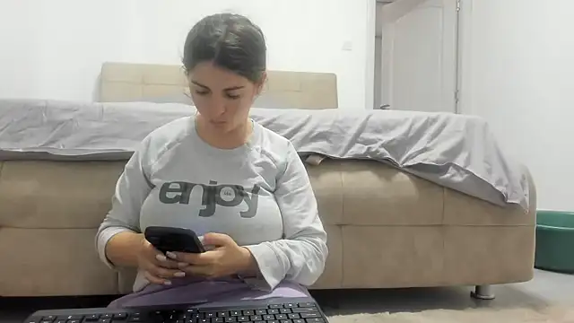 Snapshot of Hottalicia2 chatting on 03-12-26, 02:34 Hottalicia2 online show from 03-12-26, 02:34