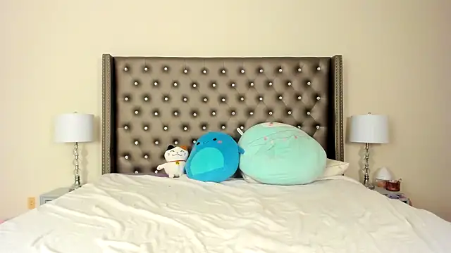 Snapshot of NadiaLyla chatting on 12-20-25, 04:30 NadiaLyla online show from 12-20-25, 04:30