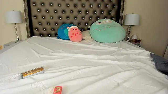 Snapshot of NadiaLyla chatting on 01-10-26, 02:35 NadiaLyla online show from 01-10-26, 02:35