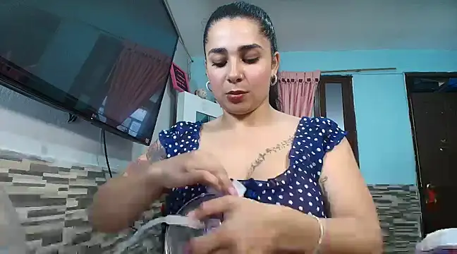 Snapshot of Meganmilk1 chatting on 12-17-24, 04:43 Meganmilk1 online show from 12-17-24, 04:43