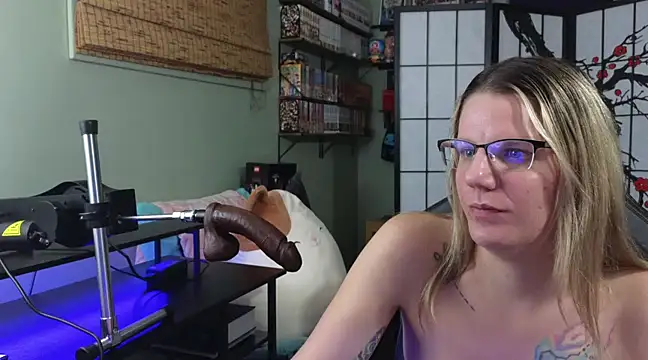 Sarahtineke online show from 12-23-24, 06:16