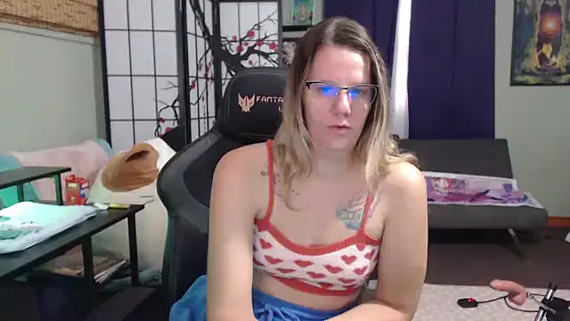 Sarahtineke online show from 10-24-25, 04:36