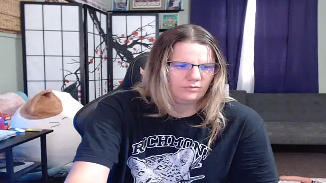 Sarahtineke online show from 10-31-25, 04:30