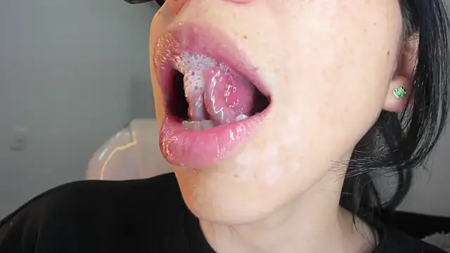 Snapshot of Katty_mouth chatting on 12-04-25, 08:39 Katty mouth online show from 12-04-25, 08:39