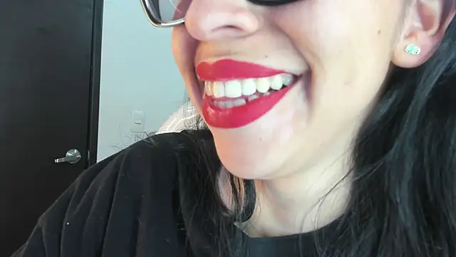 Snapshot of Katty_mouth chatting on 12-13-25, 08:36 Katty mouth online show from 12-13-25, 08:36