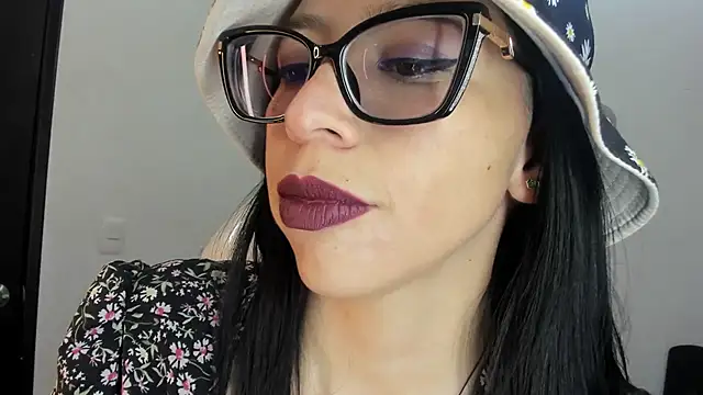 Snapshot of Katty_mouth chatting on 01-08-26, 08:22 Katty mouth online show from 01-08-26, 08:22