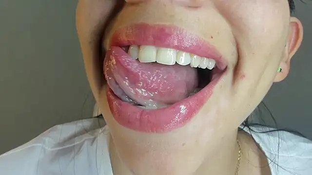 Snapshot of Katty_mouth chatting on 01-17-26, 09:07 Katty mouth online show from 01-17-26, 09:07