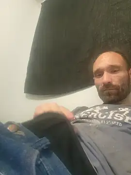 Snapshot of Johnnyw151 chatting on 10-21-25, 02:07 Johnnyw151 online show from 10-21-25, 02:07