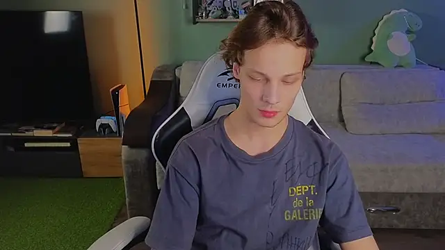 Snapshot of TeddyLiLboy chatting on 10-20-25, 05:57 TeddyLiLboy online show from 10-20-25, 05:57