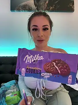 IsabellaEtthan online show from 10-18-25, 05:25