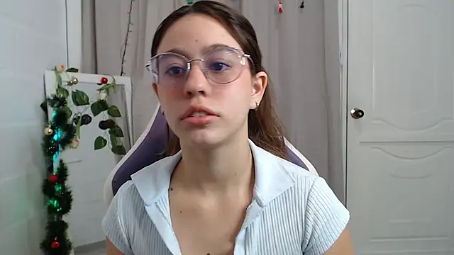 Snapshot of BlairVicent chatting on 12-19-25, 03:19 BlairVicent online show from 12-19-25, 03:19