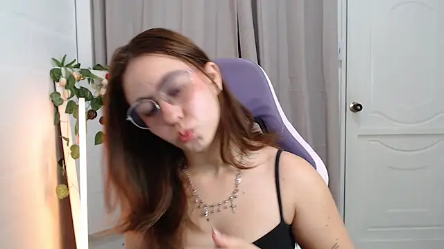 Snapshot of BlairVicent chatting on 01-07-26, 01:24 BlairVicent online show from 01-07-26, 01:24