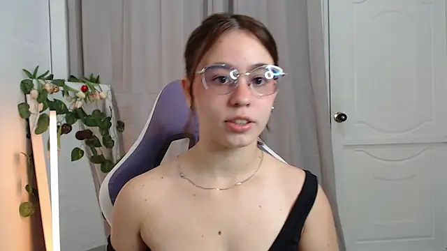 Snapshot of BlairVicent chatting on 01-12-26, 01:38 BlairVicent online show from 01-12-26, 01:38