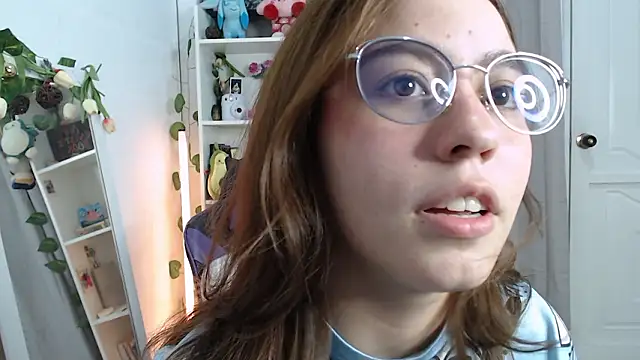 Snapshot of BlairVicent chatting on 02-20-26, 04:42 BlairVicent online show from 02-20-26, 04:42