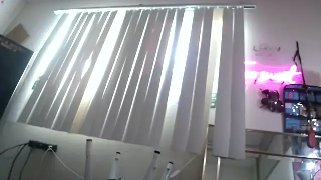 Snapshot of BeckiTooSweet chatting on 01-28-25, 06:49 BeckiTooSweet online show from 01-28-25, 06:49