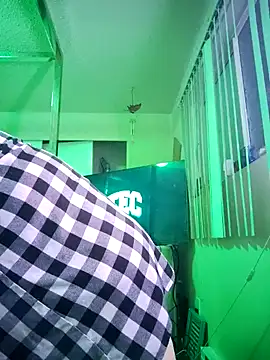 Snapshot of BeckiTooSweet chatting on 02-08-25, 02:58 BeckiTooSweet online show from 02-08-25, 02:58