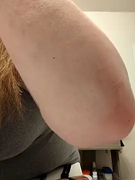 Snapshot of BeckiTooSweet chatting on 02-22-25, 12:27 BeckiTooSweet online show from 02-22-25, 12:27