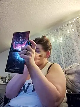 Snapshot of BeckiTooSweet chatting on 02-25-25, 10:47 BeckiTooSweet online show from 02-25-25, 10:47